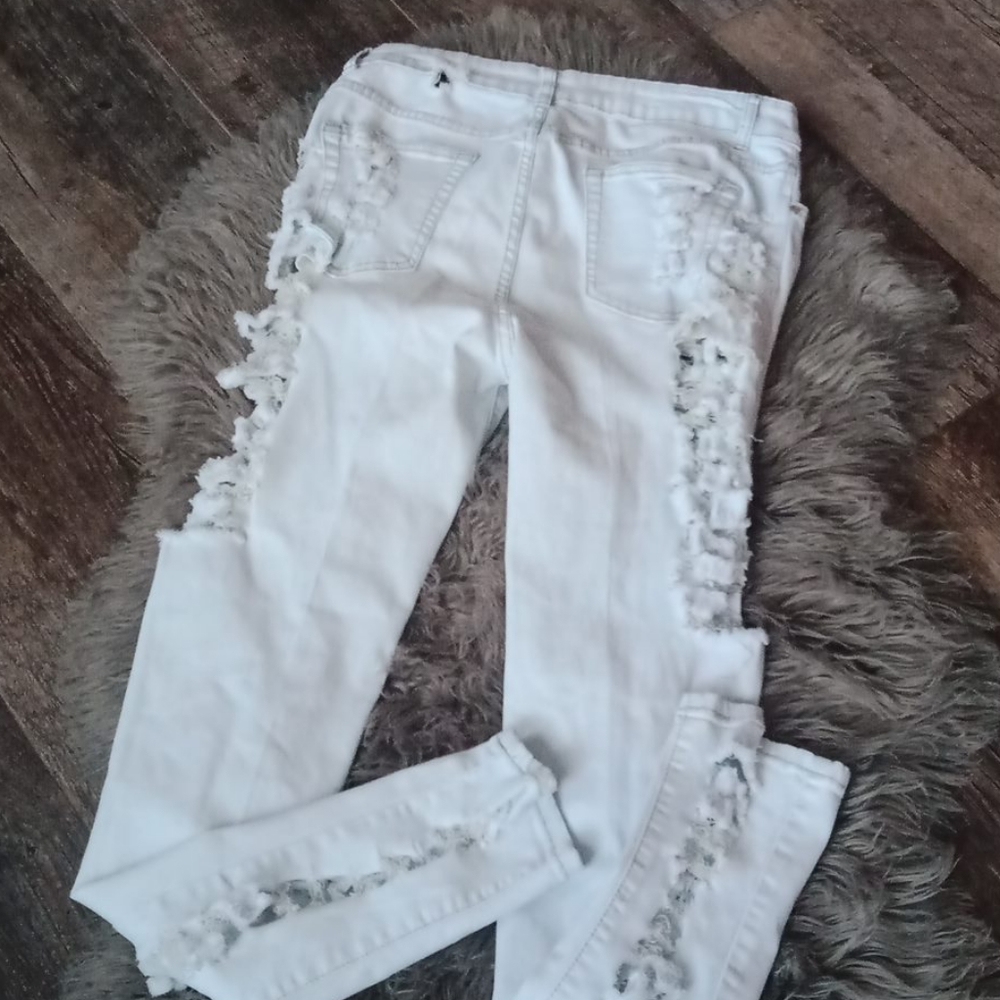 Distressed jeans - Picture 4 of 16
